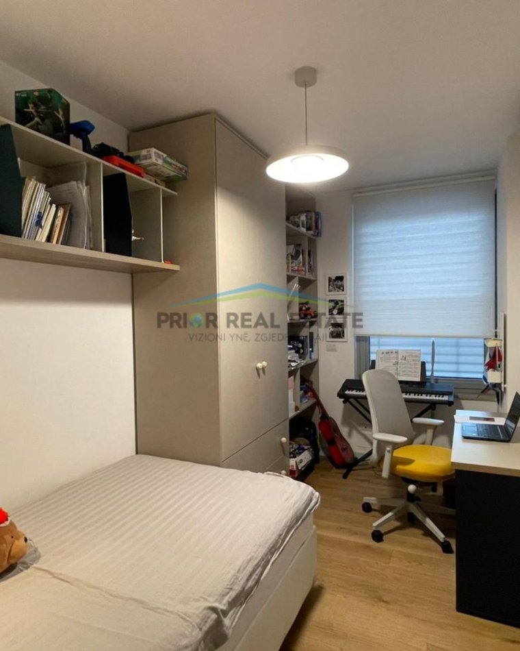 Tirane, jepet me qera apartament 3+1+Ballkon Kati 4, 134 m² 2.000 € (Stadiumi Dinamo)