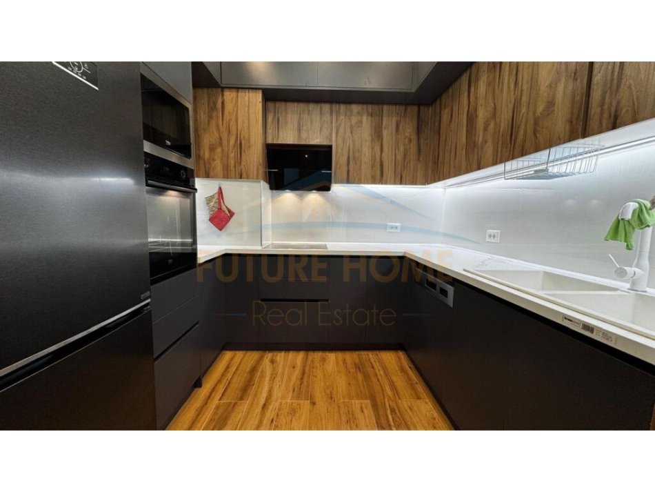 Tirane, jepet me qera apartament 2+1 Kati 3, 105 m² 750 € (FUSHA AVIACIONIT)