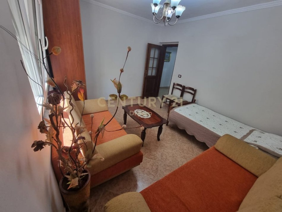 Tirane, jepet me qera apartament 2+1 Kati 4, 72 m² 500 € (Xhamllik -Rruga Bardhyl)