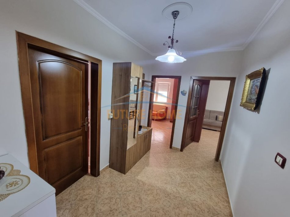 Tirane, jepet me qera apartament 2+1 Kati 3, 74 m² 500 € (Xhalliku Tiran)