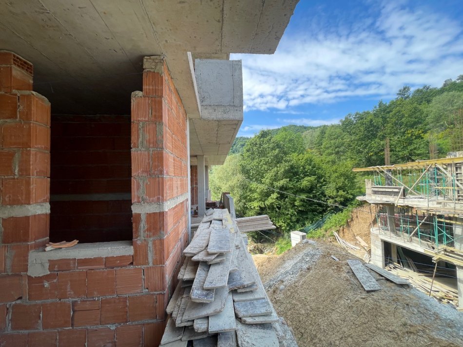 Tirane, shitet apartament 2+1+Ballkon Kati 3, 114 m² 270.000 € (Liqeni Thate)