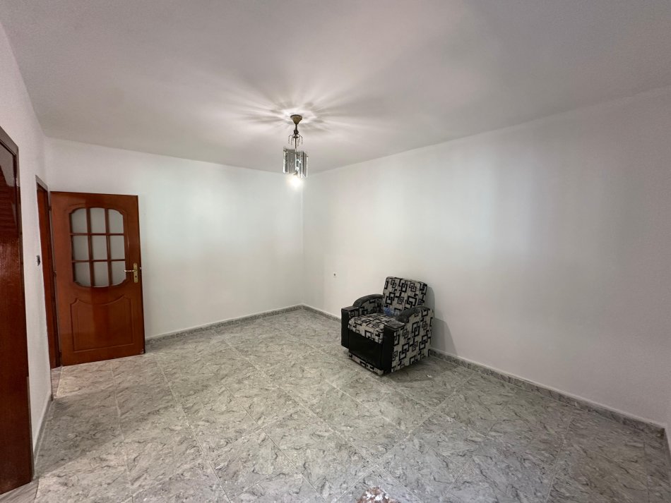 Durres, shes apartament 2+1+Ballkon Kati 2, 75 m² (OKAZION! SHITET APARTAMENT 2+1, STADIUMI DURRES.)