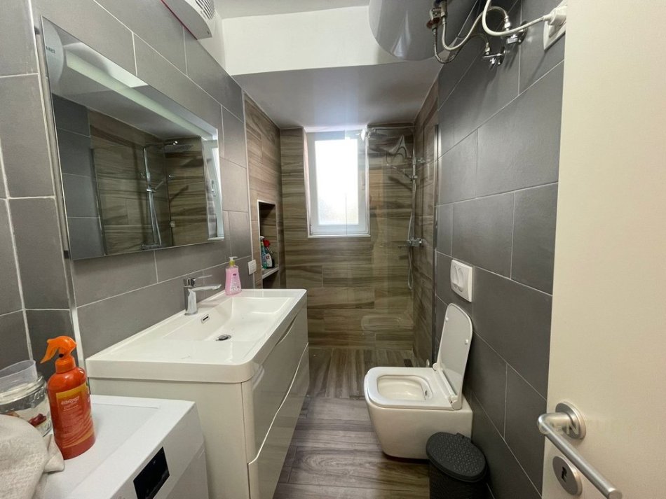 Tirane, jepet me qera apartament 2+1 Kati 2, 80 m² 750 € (Rruga Mine Peza)