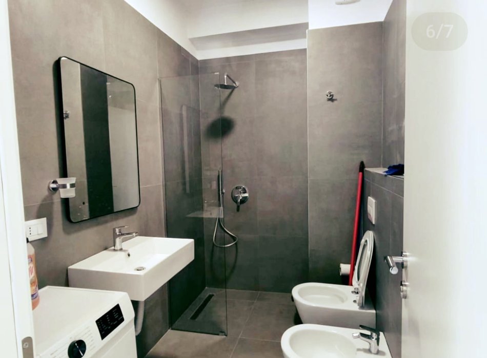 Tirane, jepet me qera apartament 2+1+Ballkon Kati 2, 95 m² 750 € (Rruga Kodra e Diellit)