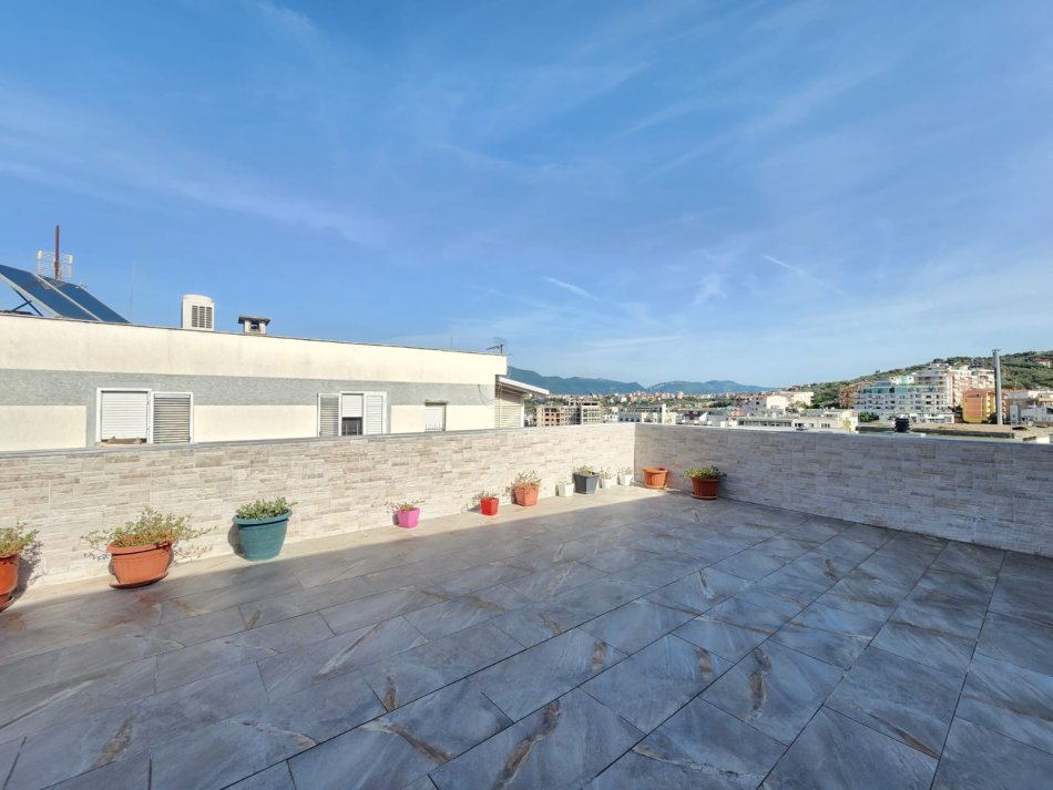 Tirane, shitet apartament+verande | Penthouse 2+1 , 174 m² 330.000 € 