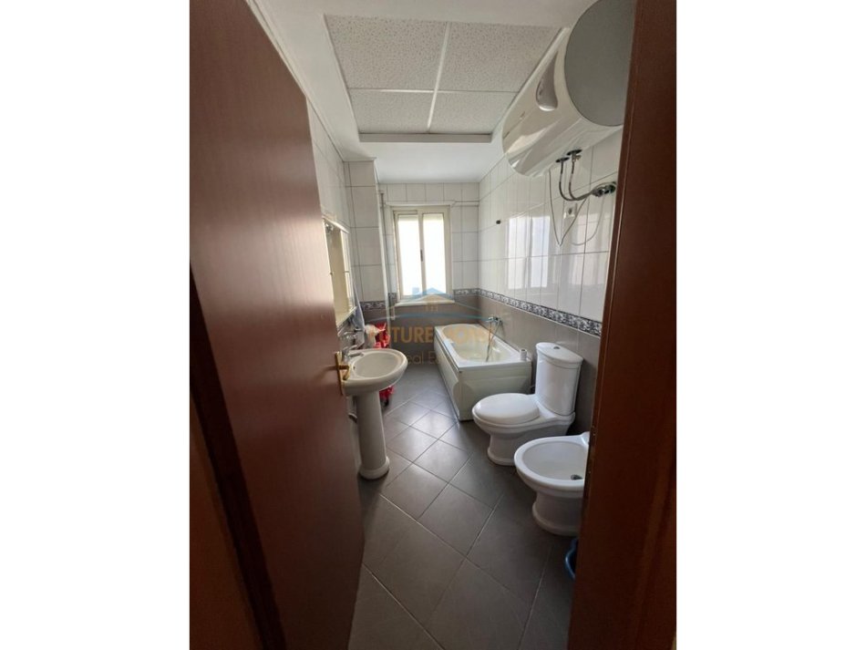 Tirane, jepet me qera apartament 2+1 Kati 2,
