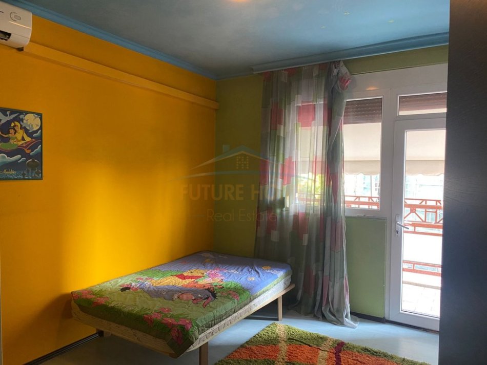 Tirane, jepet me qera apartament 2+1 Kati 2, 110 m² 700 € 