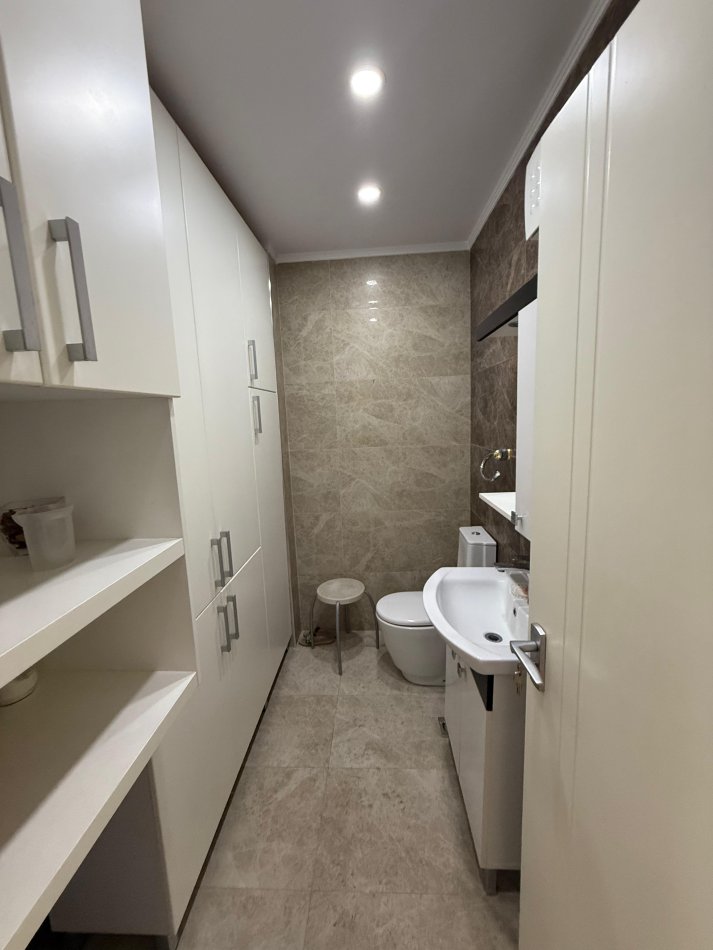 Tirane, jepet me qera zyre , 150 m² 1.500 € 