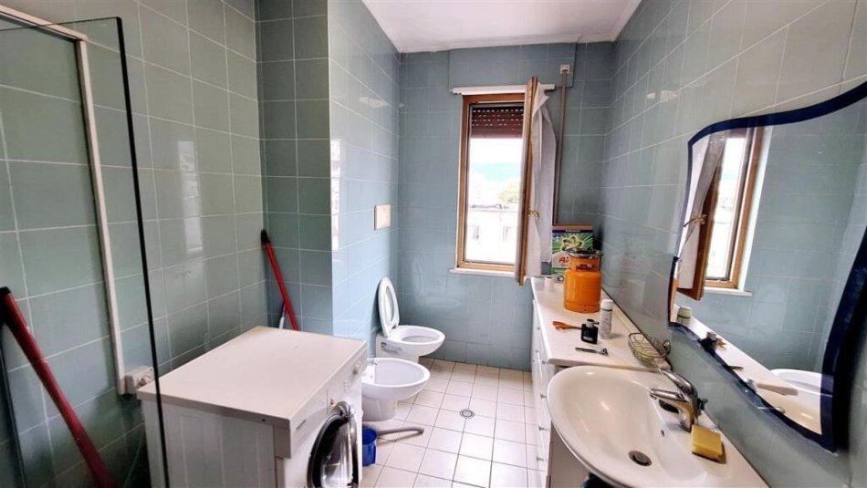 Tirane, jepet me qera apartament 1+1 , 70 m² 500 € 