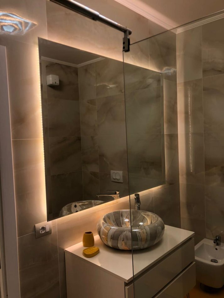Tirane, jepet me qera apartament 2+1 Kati 5, 100 m² 1.200 € (Rruga e Kosovareve)
