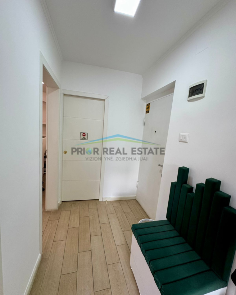 Tirane, jepet me qera ambjent biznesi Kati 2, 68 m² 750 € (Vasil Shanto)