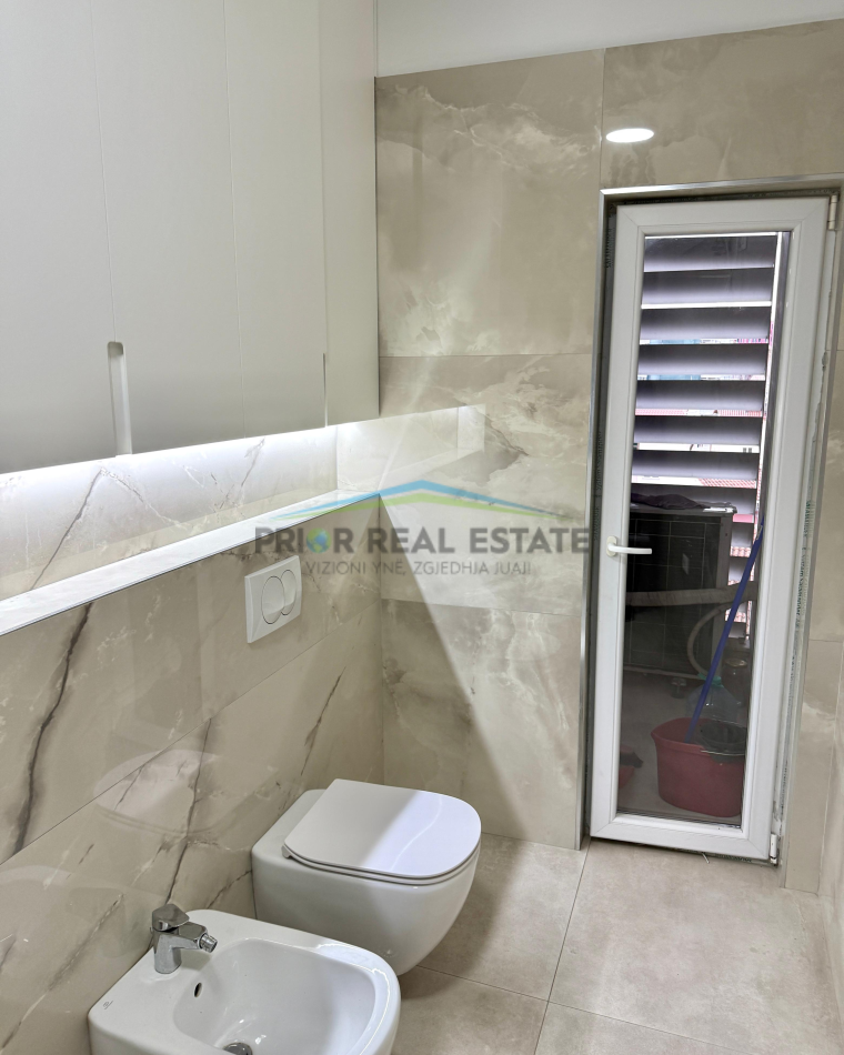 Tirane, jepet me qera apartament 2+1+Ballkon Kati 4, 110 m² 1.000 € (Rruga e Elbasanit)