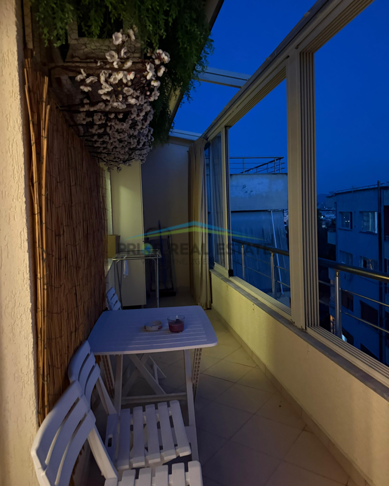 Tirane, jepet me qera apartament 1+1+Ballkon Kati 3, 65 m² 600 € (Teleferik)