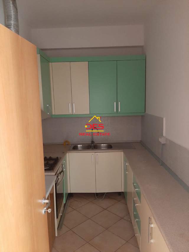 Vlore, jepet me qera ambjent biznesi Kati 2, 100 m² 350 Euro (Rruga Mis Durhan,Vlore)