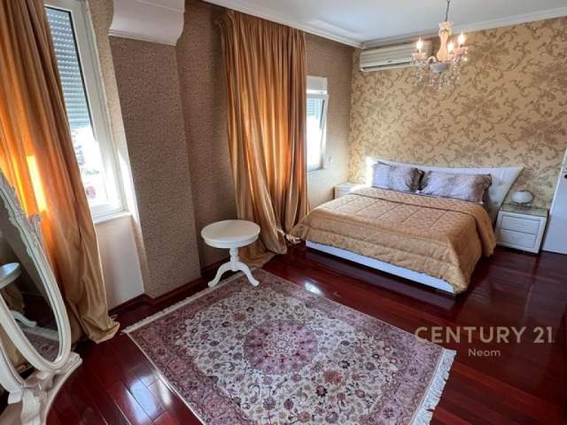Tirane, jepet me qera apartament 2+1+A+BLK Kati 8, 140 m² 1.500 Euro (ish Blloku)