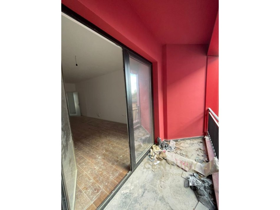 Tirane, jepet me qera ambjent biznesi Kati 4, 105 m² 500 € (Kompleksi Arlis, Rruga e Dibrës)
