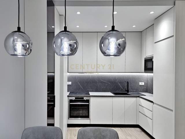 Tirane, jepet me qera apartament Kati 1, 100 m² 1.100 Euro (teg)