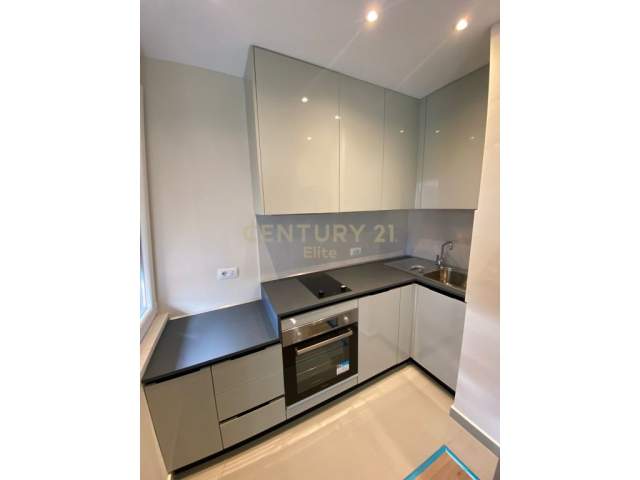 Tirane, jepet me qera apartament 1+1+BLK Kati 5, 70 m² 500 Euro (Pazari i Ri)