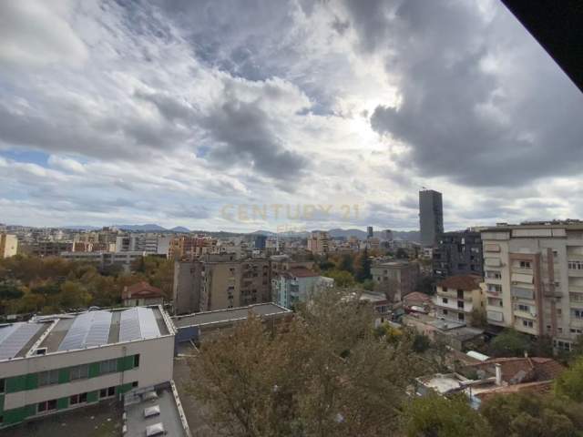 Tirane, jepet me qera apartament 1+1+BLK Kati 5, 70 m² 500 Euro (Pazari i Ri)