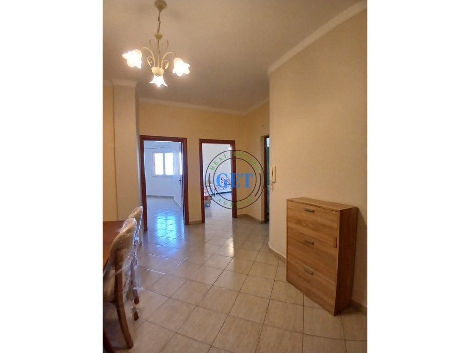 Durres, jepet me qera apartament 2+1+Ballkon Kati 6, 100 m² 450 € (KAZAZI,DURRES)