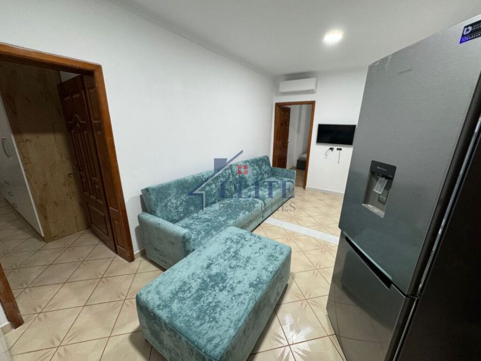 Tirane, jepet me qera apartament 2+1 Kati 2, 80 m² 300 € (Kamez)
