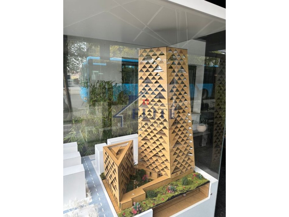 Tirane, shitet apartament 2+1+Ballkon Kati 13, 104 m² 187.020 € (Tirana Tower)