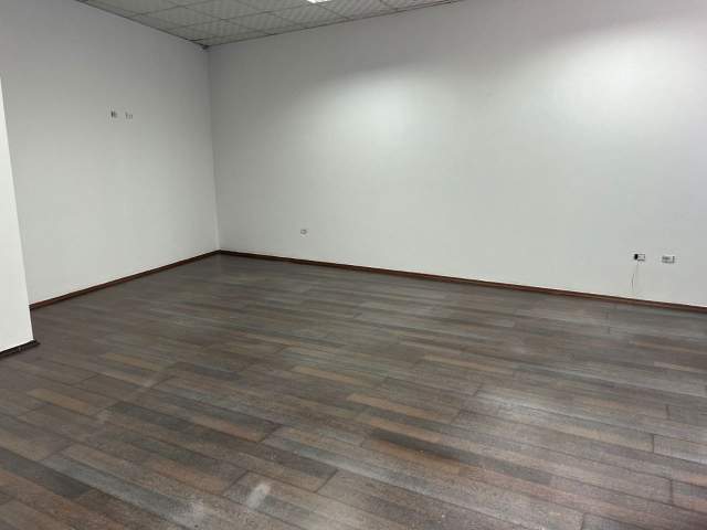 Tirane, jepet me qera zyre Kati 2, 200 m² 2.200 Euro (Komuna e parisit)