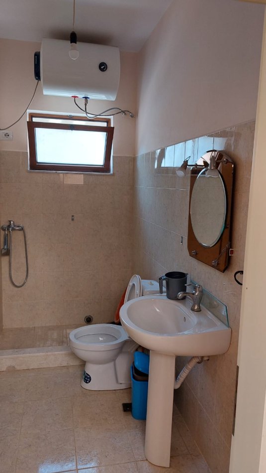 Tirane, jepet me qera Vile 3+1 Kati 3, 173 m² 500 € (Kodra Priftit)
