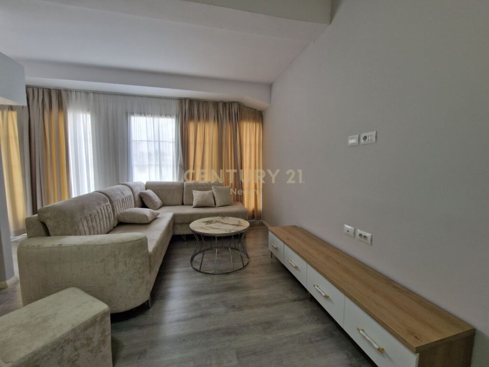Tirane, jepet me qera 2+1 Kati 2, 75 m² 500 € (prane Spitalit Ushtarak)