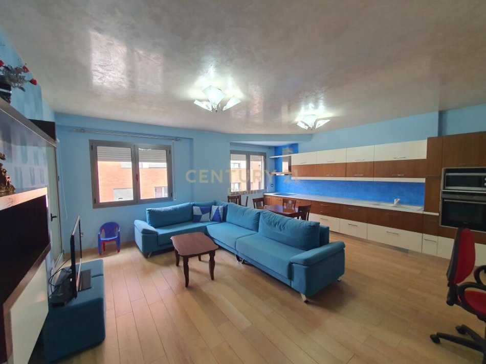Tirane, jepet me qera apartament 2+1+Ballkon Kati 2, 93 m² 550 € (prane zones se Oxhakut.)