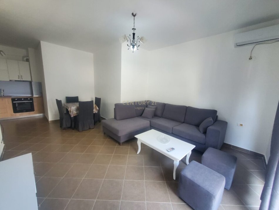 Tirane, jepet me qera apartament 2+1+Ballkon Kati 6, 85 m² 400 € (Apartament 2+1 për Qira në Fresku,)