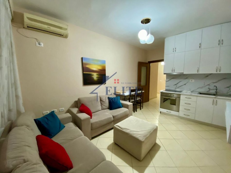 Tirane, jepet me qera apartament 2+1 Kati 1, 82 m² 600 € (Rruga e Durresit)