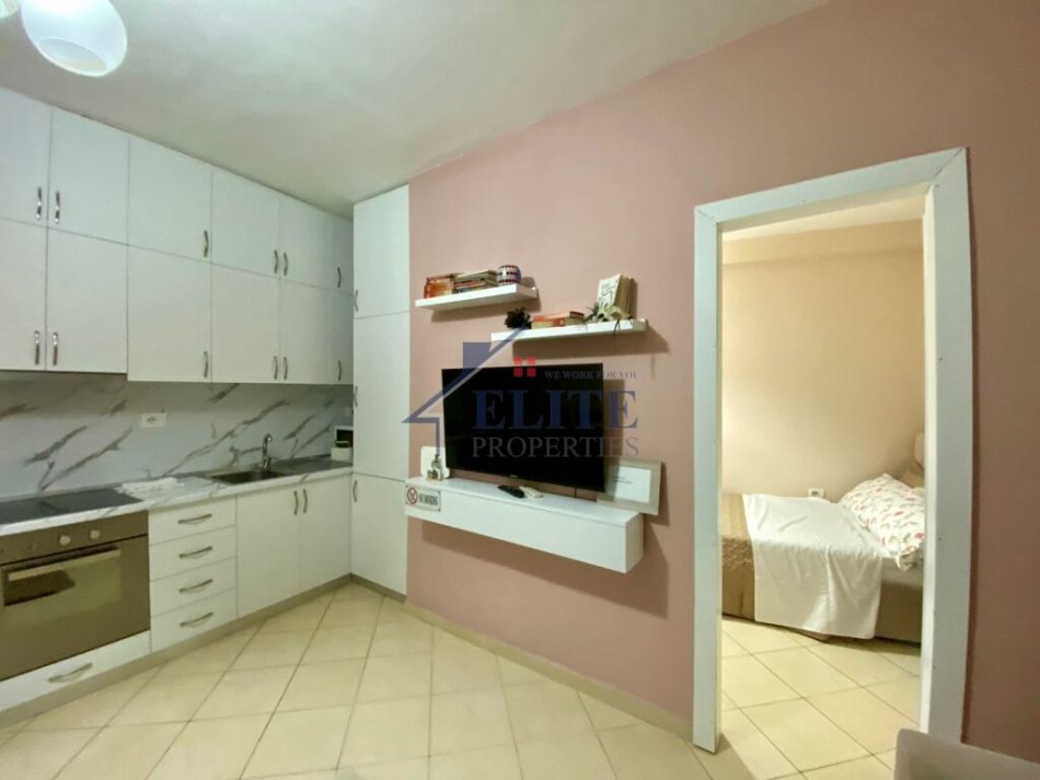 Tirane, jepet me qera apartament 2+1 Kati 1, 82 m² 600 € (Rruga e Durresit)