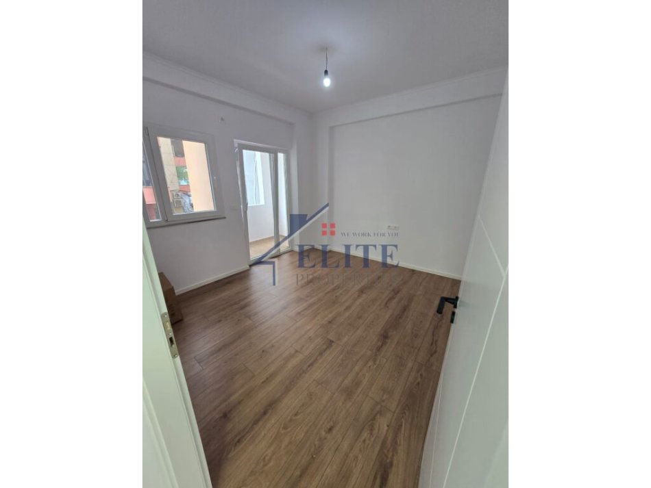 Tirane, shitet apartament 2+1+Ballkon Kati 2, 87 m² 210.000 € (Rruga e Elbasanit)