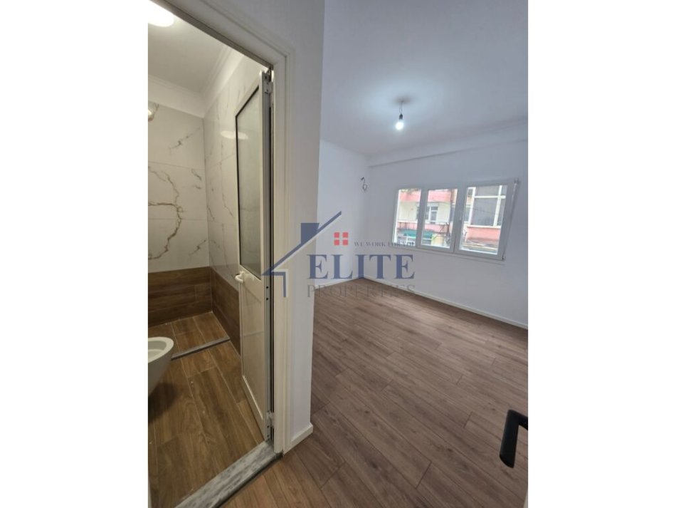 Tirane, shitet apartament 2+1+Ballkon Kati 2, 87 m² 210.000 € (Rruga e Elbasanit)