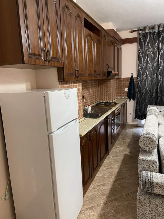 Tirane, jepet me qera apartament 1+1+BLK Kati 2, 73 m² 350 Euro (Rruga e Barrikadave)