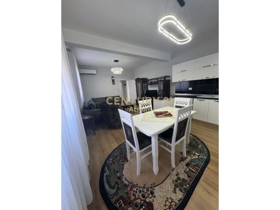 Tirane, jepet me qera apartament 3+1+Ballkon Kati 2, 650 € (tek Oxhaku, rruga "Kongresi i Manastirit")