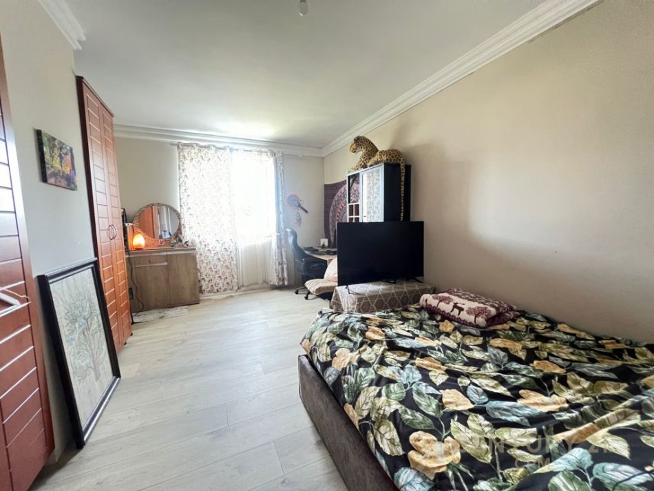 Tirane, jepet me qera 3+1+Ballkon Kati 7, 181 m² 1.500 € (Ish Blloku)