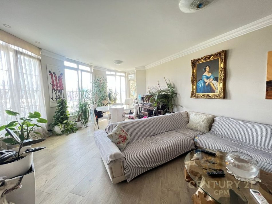 Tirane, jepet me qera 3+1+Ballkon Kati 7, 181 m² 1.500 € (Ish Blloku)