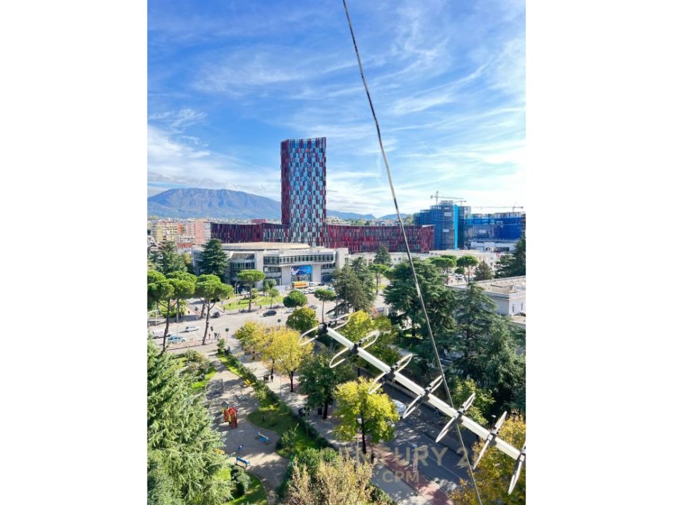 Tirane, jepet me qera 3+1+Ballkon Kati 7, 181 m² 1.500 € (Ish Blloku)