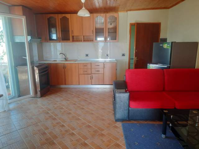Tirane, jepet me qera Vile 1+1+BLK Kati 3, 65 m² 30.000 Leke (Kodra e Priftit)