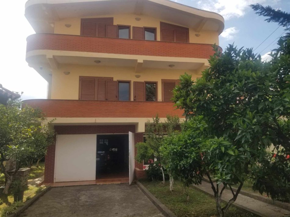 Tirane, shitet Vile 3 Katshe Kati 3, 430 m² 429.000 € (Prane Restorant Freskut)