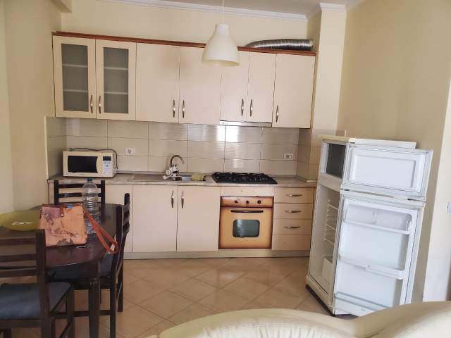 Tirane, jepet me qera apartament 3+1+BLK Kati 2, 120 m² 400 Euro (rezidenca Kodra e Diellit 1)