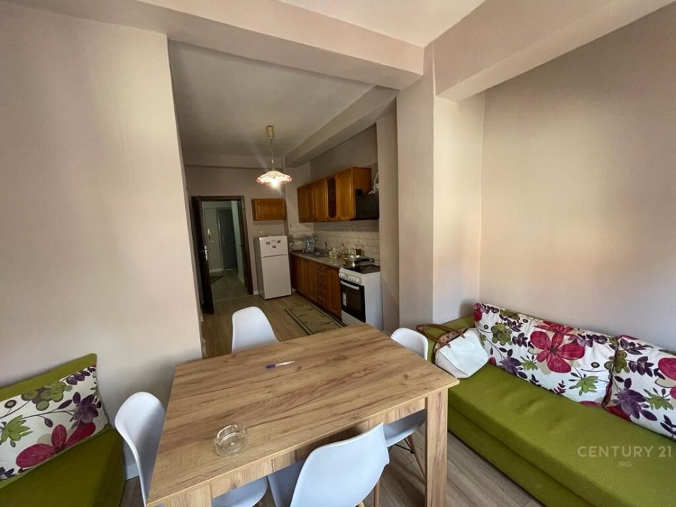 Tirane, jepet me qera apartament 1+1 Kati 2, 100 m² 550 € (apartament 1+1ne Myslym Shyri)
