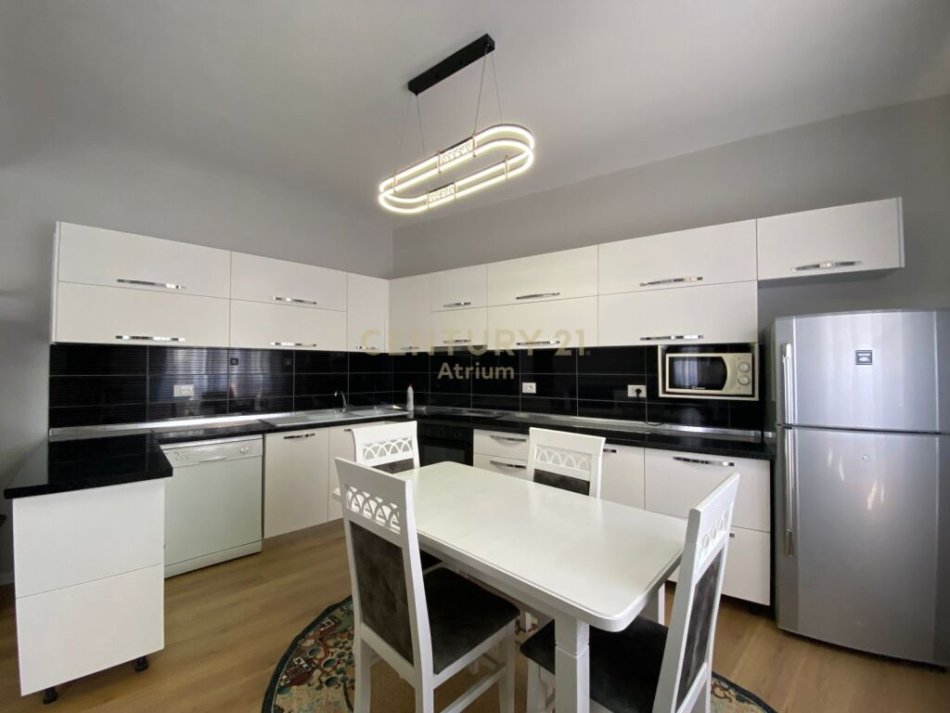Tirane, jepet me qera apartament 3+1+Ballkon Kati 2, 650 € (tek Oxhaku, rruga "Kongresi i Manastirit")