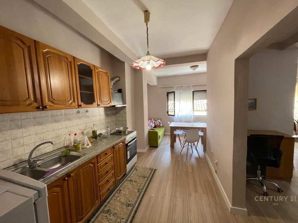 Tirane, jepet me qera apartament 1+1 Kati 2, 100 m² 550 € (apartament 1+1ne Myslym Shyri)