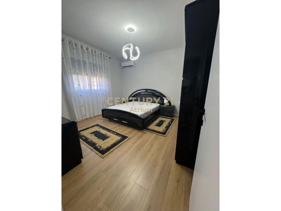 Tirane, jepet me qera apartament 3+1+Ballkon Kati 2, 650 € (tek Oxhaku, rruga "Kongresi i Manastirit")