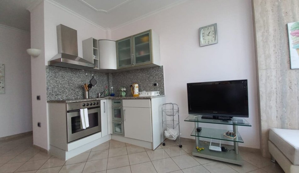 Tirane, jepet me qera apartament 1+1 Kati 4, 61 m² 600 € (Bllok , Fakulteti Juridik)