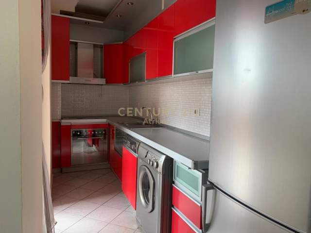 Tirane, jepet me qera apartament 2+1+BLK Kati 4, 100 m² 550 Euro (ish Stacioni i trenit)
