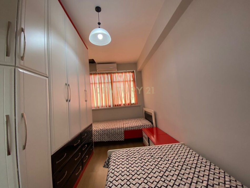 Tirane, jepet me qera apartament 3+1+Ballkon Kati 2, 650 € (tek Oxhaku, rruga "Kongresi i Manastirit")